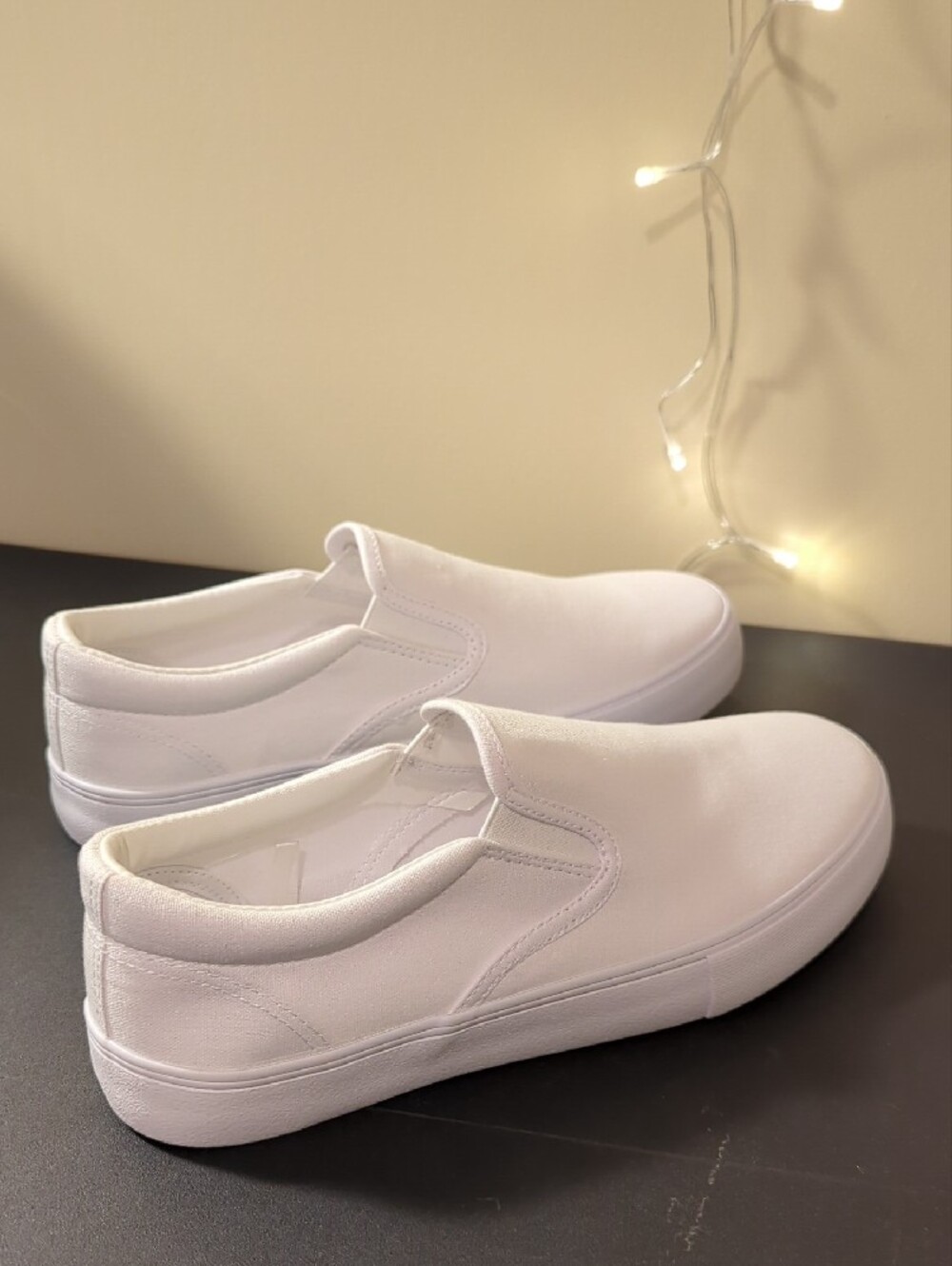 No Boundaries White Twin Gore Canvas Slip-On Sneakers, Wide Width 8 1/2 - Picture 2 of 8